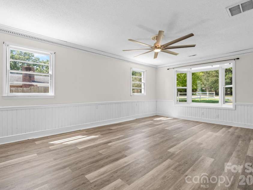5795 Valley Field Road, Hickory, NC 28602.  MLS# CAR4416732, YatesRealty ID 51859. 