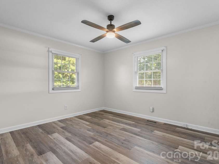 5795 Valley Field Road, Hickory, NC 28602.  MLS# CAR4416732, YatesRealty ID 51859. 
