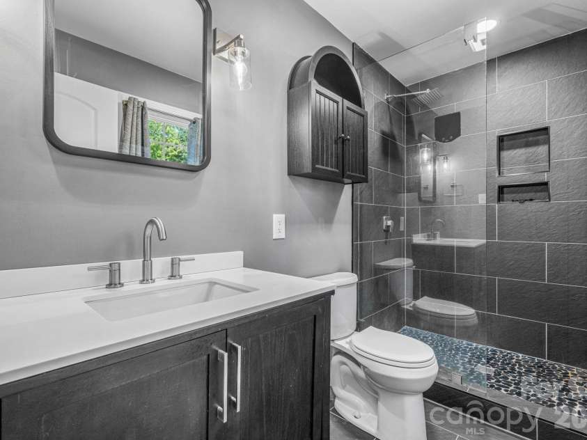 5795 Valley Field Road, Hickory, NC 28602.  MLS# CAR4416732, YatesRealty ID 51859. 