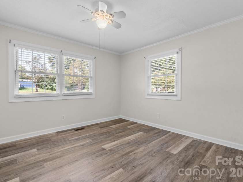 5795 Valley Field Road, Hickory, NC 28602.  MLS# CAR4416732, YatesRealty ID 51859. 