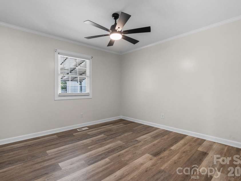 5795 Valley Field Road, Hickory, NC 28602.  MLS# CAR4416732, YatesRealty ID 51859. 
