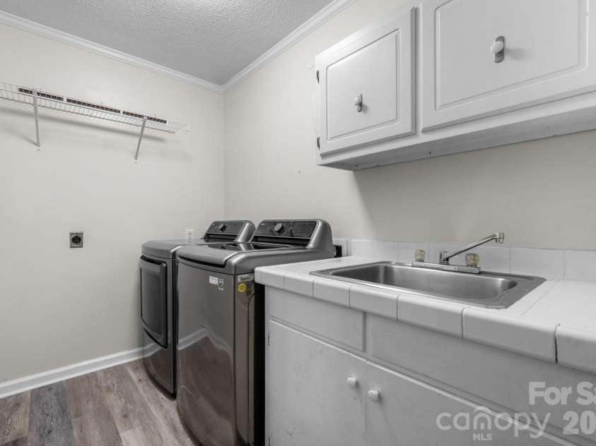 5795 Valley Field Road, Hickory, NC 28602.  MLS# CAR4416732, YatesRealty ID 51859. 