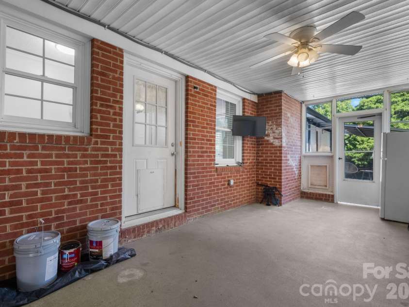 5795 Valley Field Road, Hickory, NC 28602.  MLS# CAR4416732, YatesRealty ID 51859. 