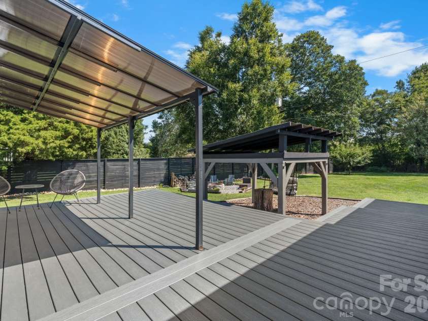5795 Valley Field Road, Hickory, NC 28602.  MLS# CAR4416732, YatesRealty ID 51859. 