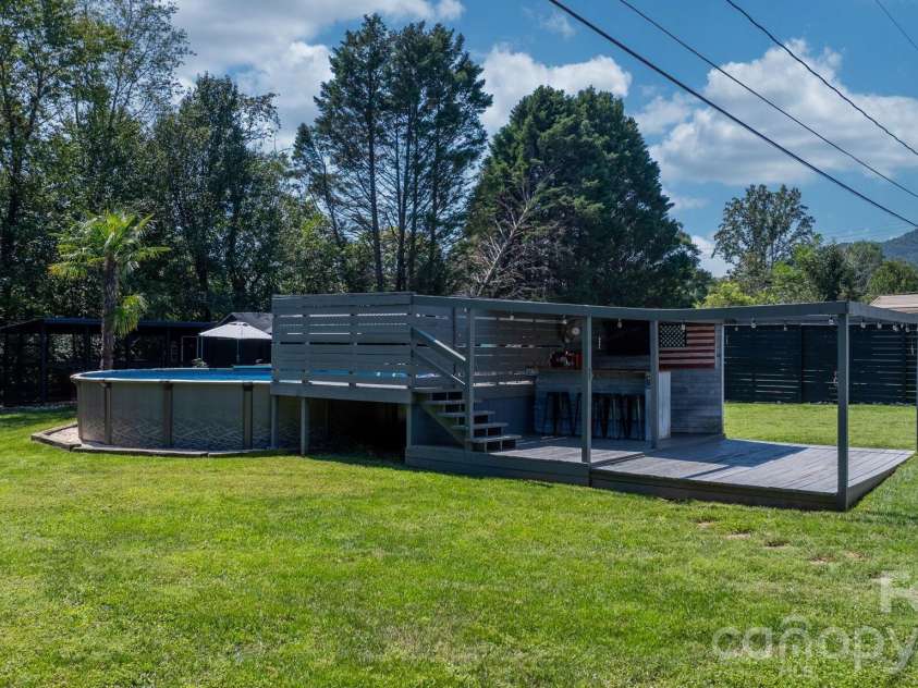 5795 Valley Field Road, Hickory, NC 28602.  MLS# CAR4416732, YatesRealty ID 51859. 