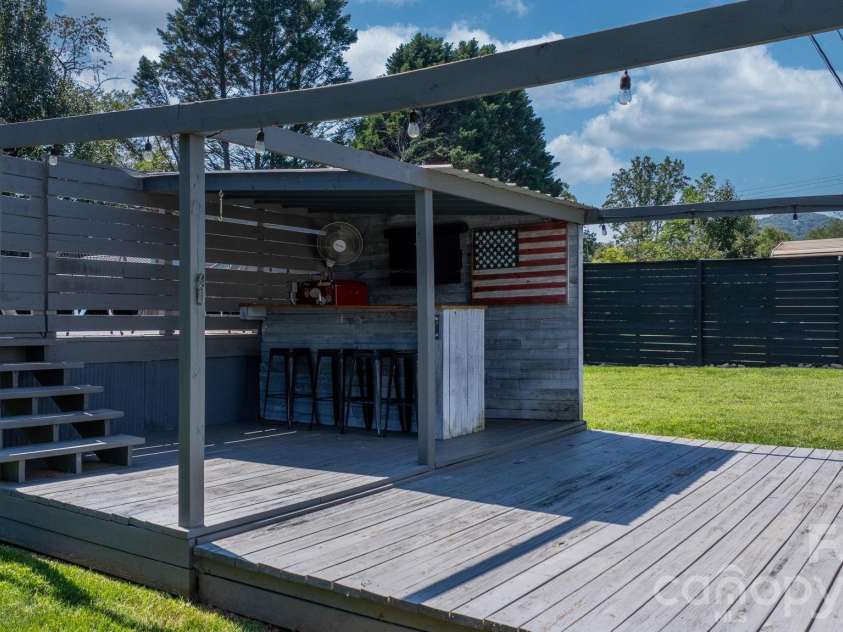 5795 Valley Field Road, Hickory, NC 28602.  MLS# CAR4416732, YatesRealty ID 51859. 