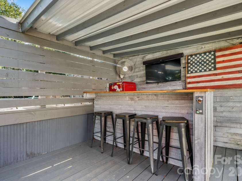5795 Valley Field Road, Hickory, NC 28602.  MLS# CAR4416732, YatesRealty ID 51859. 