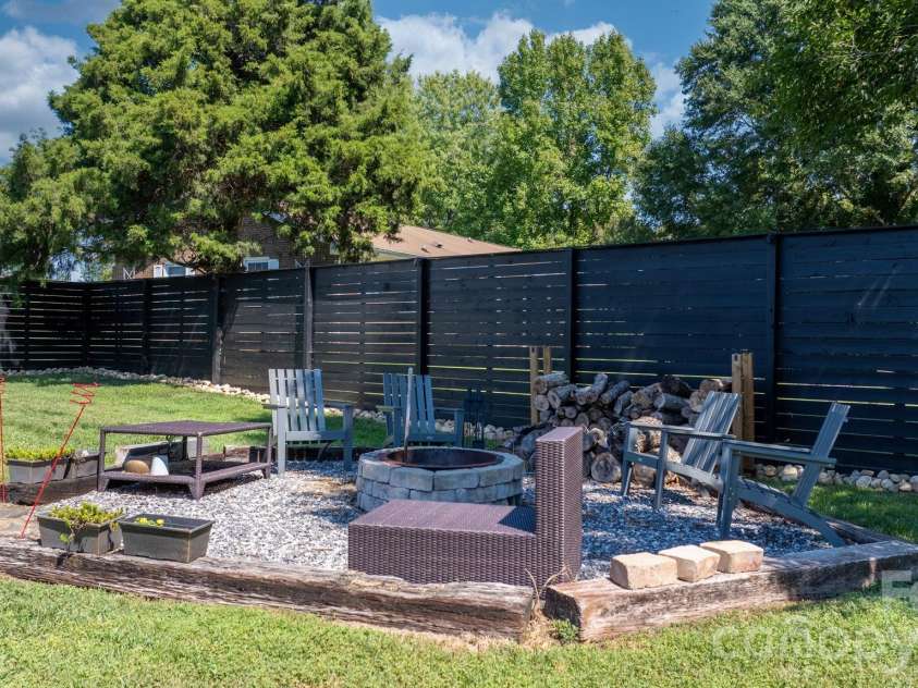 5795 Valley Field Road, Hickory, NC 28602.  MLS# CAR4416732, YatesRealty ID 51859. 