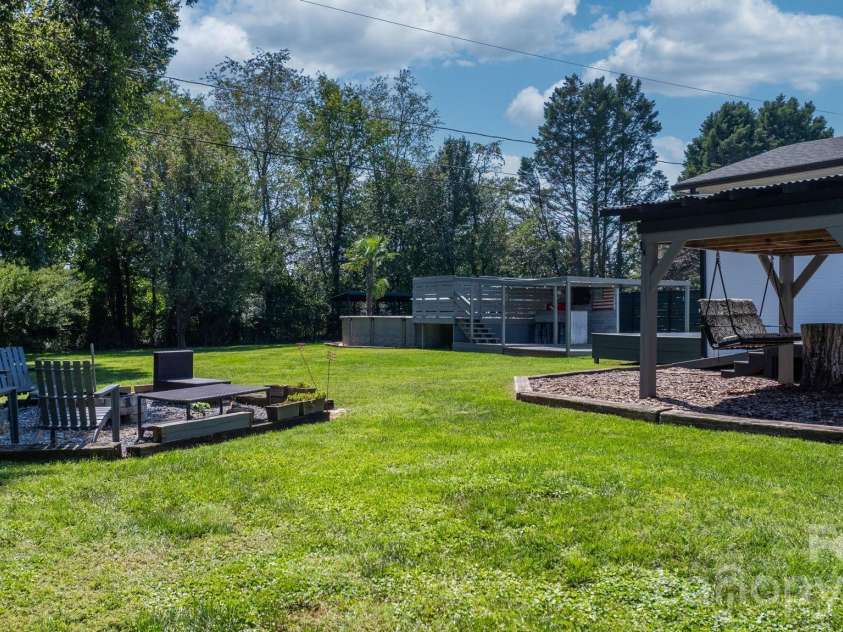 5795 Valley Field Road, Hickory, NC 28602.  MLS# CAR4416732, YatesRealty ID 51859. 