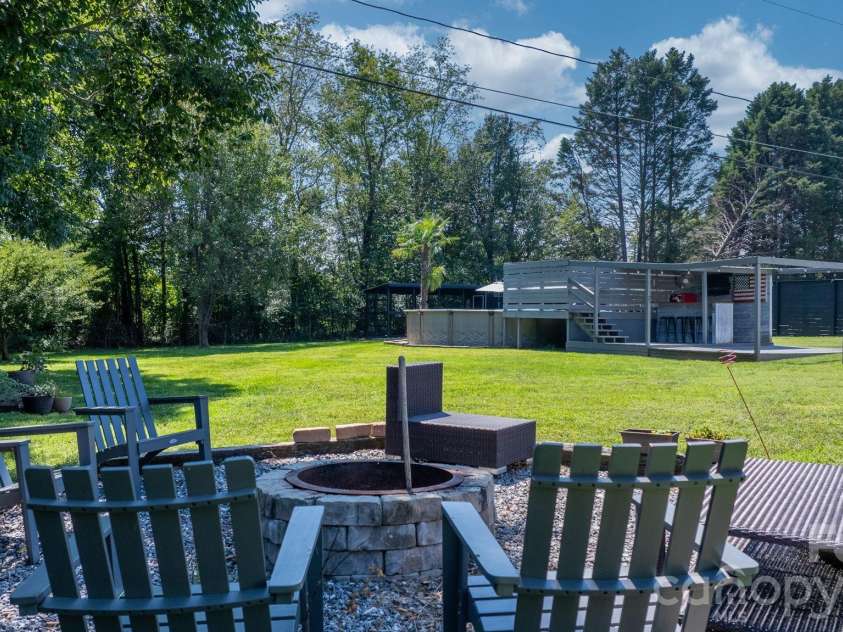 5795 Valley Field Road, Hickory, NC 28602.  MLS# CAR4416732, YatesRealty ID 51859. 