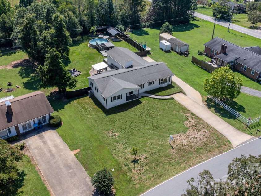 5795 Valley Field Road, Hickory, NC 28602.  MLS# CAR4416732, YatesRealty ID 51859. 