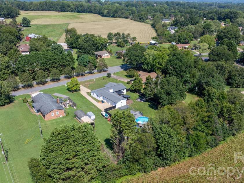 5795 Valley Field Road, Hickory, NC 28602.  MLS# CAR4416732, YatesRealty ID 51859. 