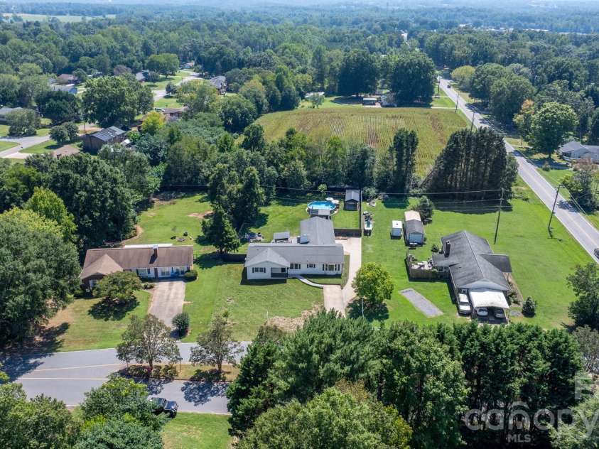 5795 Valley Field Road, Hickory, NC 28602.  MLS# CAR4416732, YatesRealty ID 51859. 