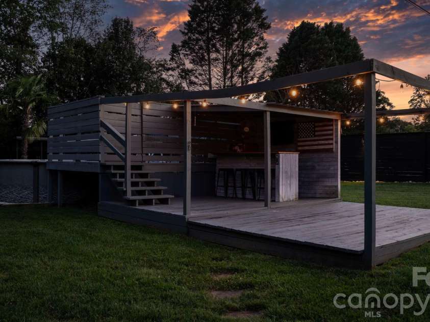 5795 Valley Field Road, Hickory, NC 28602.  MLS# CAR4416732, YatesRealty ID 51859. 