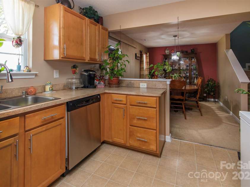 5127 Fernhill Drive, Charlotte, NC 28217.  MLS# CAR4243775, YatesRealty ID 5186. 