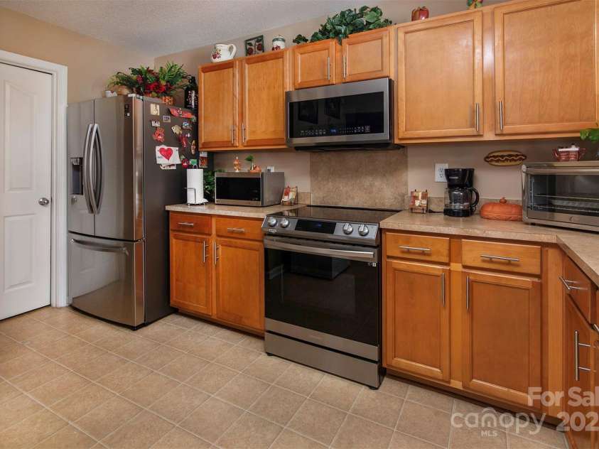 5127 Fernhill Drive, Charlotte, NC 28217.  MLS# CAR4243775, YatesRealty ID 5186. 