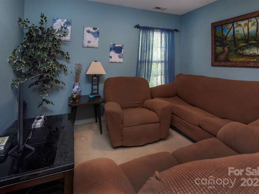 5127 Fernhill Drive, Charlotte, NC 28217.  MLS# CAR4243775, YatesRealty ID 5186. 