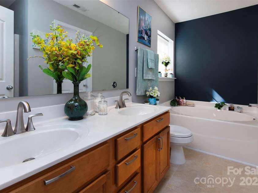 5127 Fernhill Drive, Charlotte, NC 28217.  MLS# CAR4243775, YatesRealty ID 5186. 