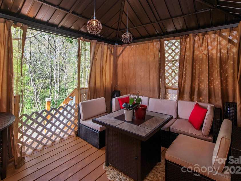 5127 Fernhill Drive, Charlotte, NC 28217.  MLS# CAR4243775, YatesRealty ID 5186. 