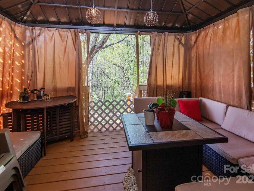 5127 Fernhill Drive, Charlotte, NC 28217.  MLS# CAR4243775, YatesRealty ID 5186. 