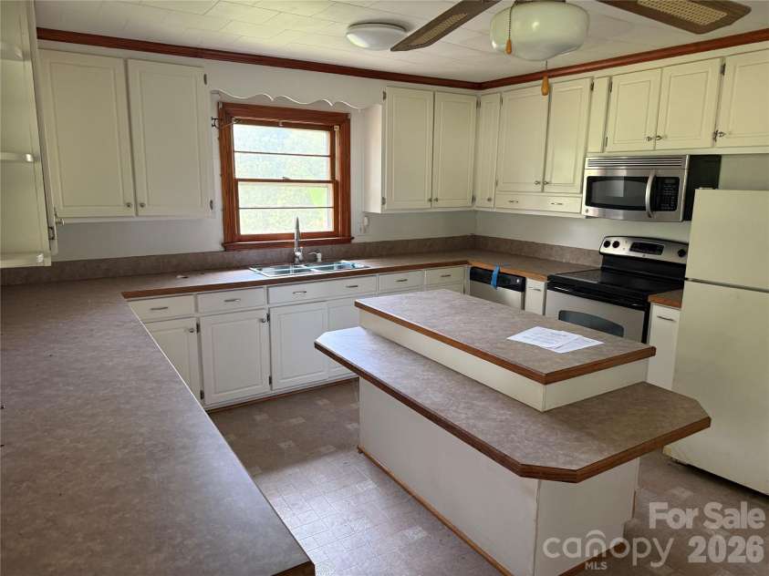 369 Monticello Road, Statesville, NC 28625.  MLS# CAR4425636, YatesRealty ID 51861. 