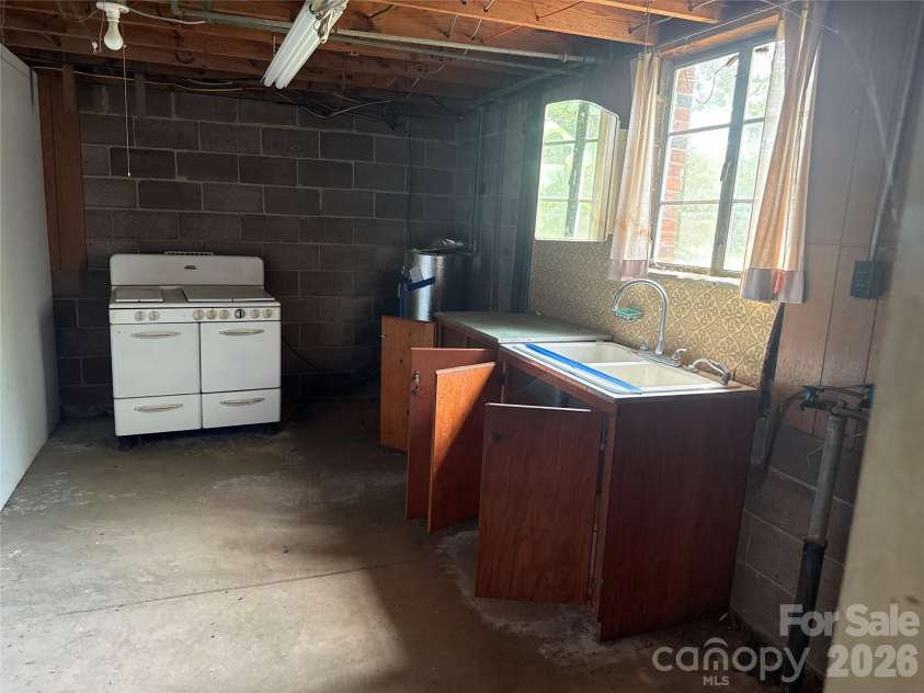 369 Monticello Road, Statesville, NC 28625.  MLS# CAR4425636, YatesRealty ID 51861. 