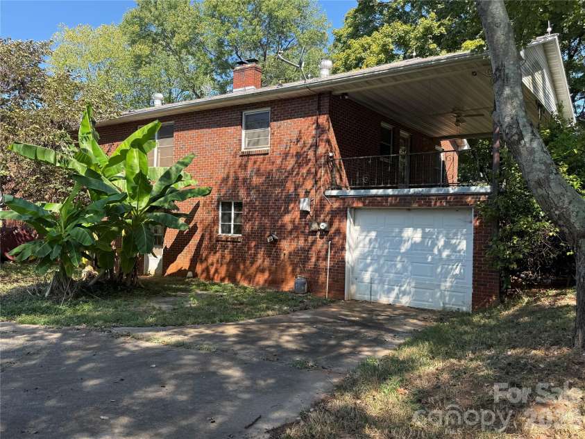 369 Monticello Road, Statesville, NC 28625.  MLS# CAR4425636, YatesRealty ID 51861. 
