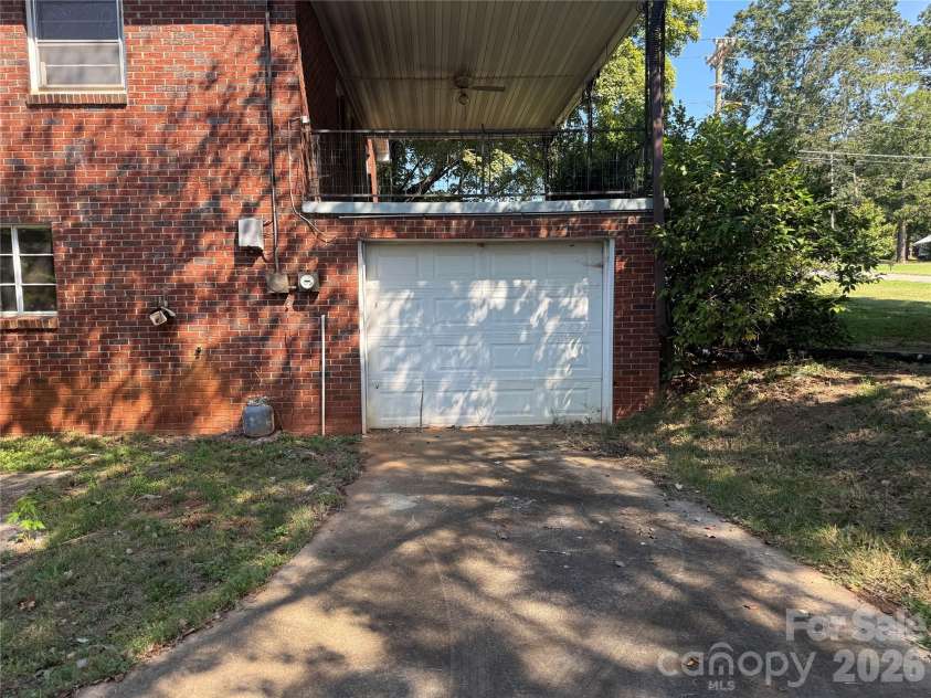 369 Monticello Road, Statesville, NC 28625.  MLS# CAR4425636, YatesRealty ID 51861. 