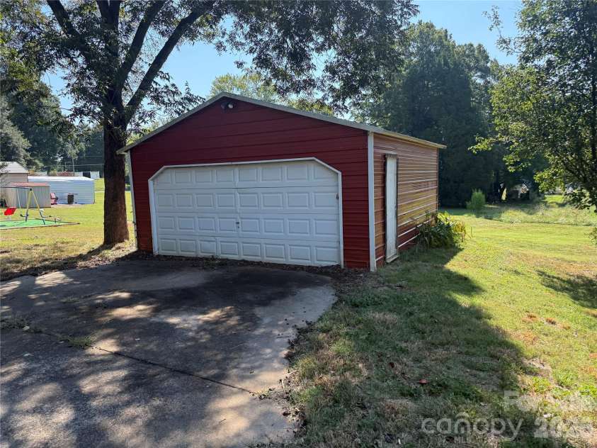 369 Monticello Road, Statesville, NC 28625.  MLS# CAR4425636, YatesRealty ID 51861. 