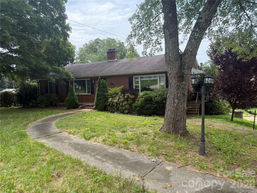 369 Monticello Road, Statesville, NC 28625.  MLS# CAR4425636, YatesRealty ID 51861. 