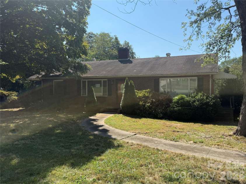 369 Monticello Road, Statesville, NC 28625.  MLS# CAR4425636, YatesRealty ID 51861. 