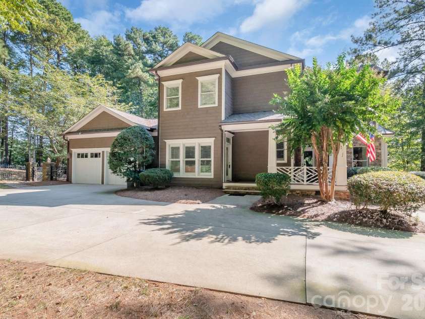 121 Seabury Drive, Mooresville, NC 28117.  MLS# CAR4426437, YatesRealty ID 51862. 