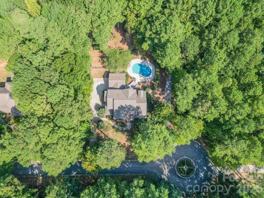121 Seabury Drive, Mooresville, NC 28117.  MLS# CAR4426437, YatesRealty ID 51862. 