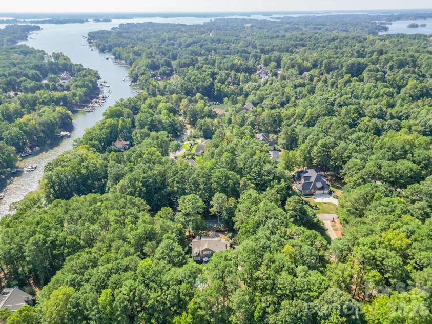 121 Seabury Drive, Mooresville, NC 28117.  MLS# CAR4426437, YatesRealty ID 51862. 