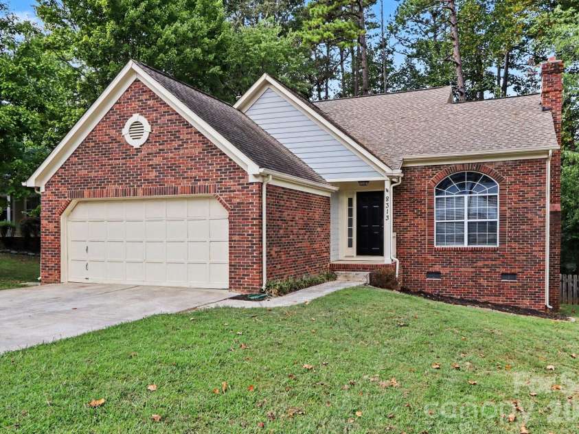 8313 Belstead Brook Court, Charlotte, NC 28216.  MLS# CAR4423497, YatesRealty ID 51863. 