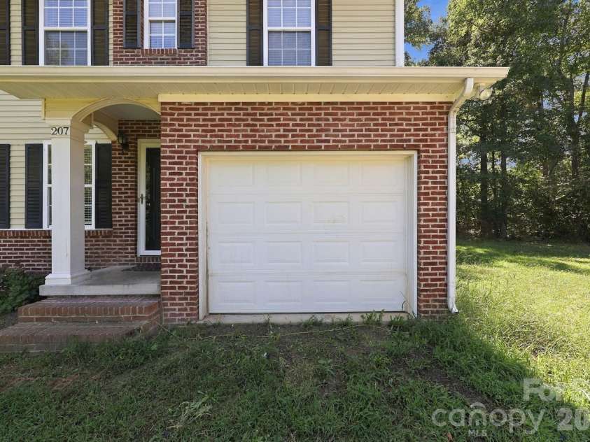 207 Aceland Circle, Salisbury, NC 28146.  MLS# CAR4425873, YatesRealty ID 51865. 