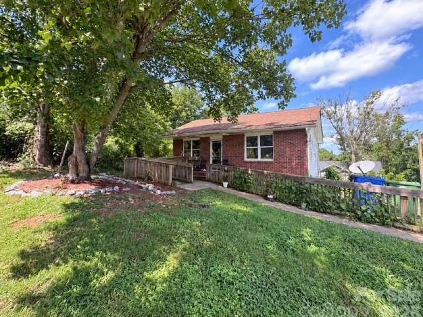 131 Wyatt Street, Asheville, NC 28803.  MLS# CAR4426449, YatesRealty ID 51866. 