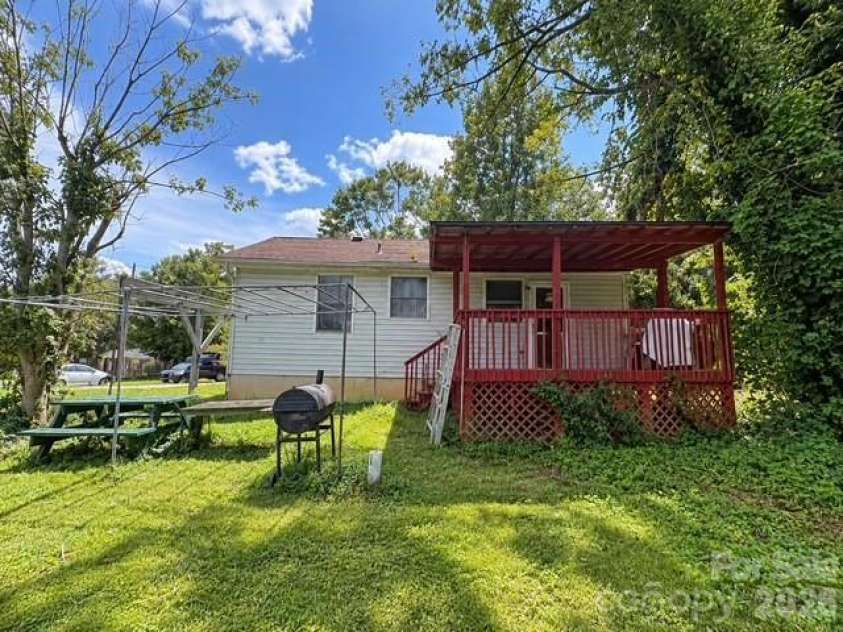 131 Wyatt Street, Asheville, NC 28803.  MLS# CAR4426449, YatesRealty ID 51866. 