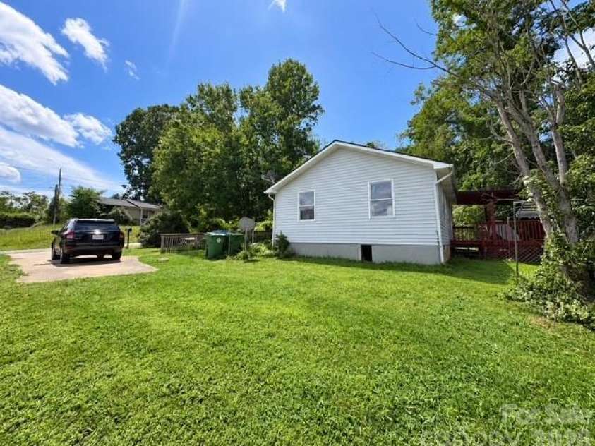 131 Wyatt Street, Asheville, NC 28803.  MLS# CAR4426449, YatesRealty ID 51866. 