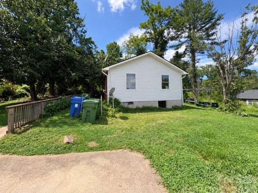 131 Wyatt Street, Asheville, NC 28803.  MLS# CAR4426449, YatesRealty ID 51866. 