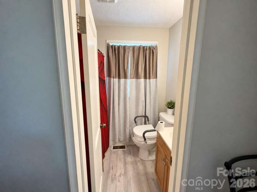 131 Wyatt Street, Asheville, NC 28803.  MLS# CAR4426449, YatesRealty ID 51866. 