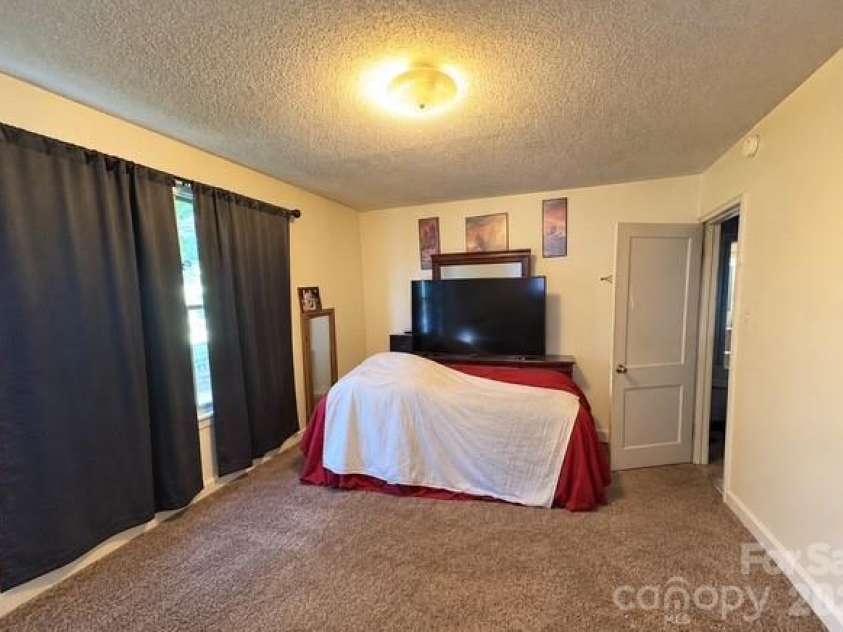 131 Wyatt Street, Asheville, NC 28803.  MLS# CAR4426449, YatesRealty ID 51866. 