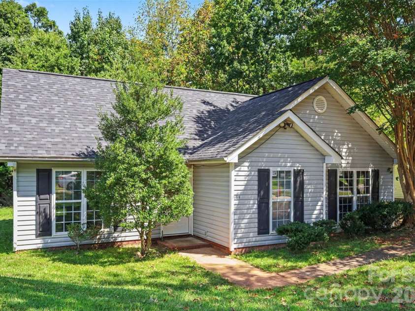 5718 Kirkdale Court, Charlotte, NC 28208.  MLS# CAR4424775, YatesRealty ID 51868. 