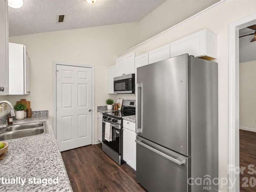 5718 Kirkdale Court, Charlotte, NC 28208.  MLS# CAR4424775, YatesRealty ID 51868. 