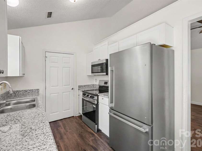 5718 Kirkdale Court, Charlotte, NC 28208.  MLS# CAR4424775, YatesRealty ID 51868. 