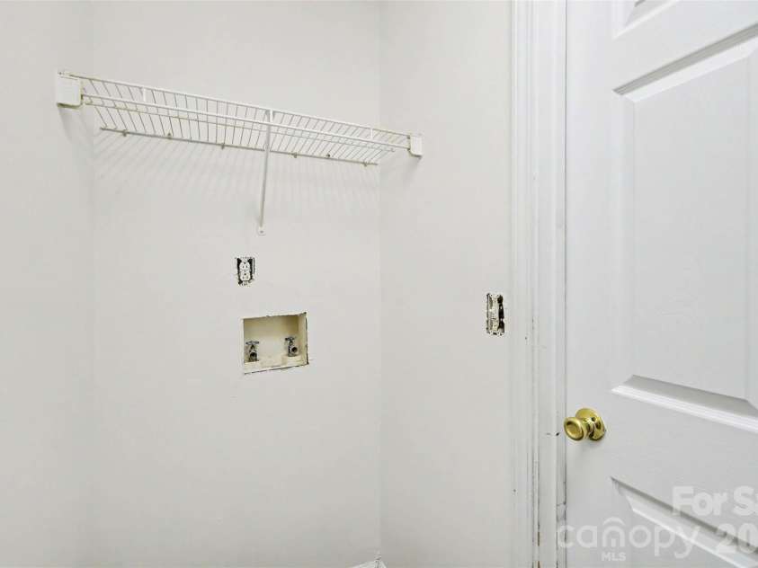 5718 Kirkdale Court, Charlotte, NC 28208.  MLS# CAR4424775, YatesRealty ID 51868. 