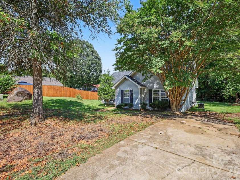 5718 Kirkdale Court, Charlotte, NC 28208.  MLS# CAR4424775, YatesRealty ID 51868. 
