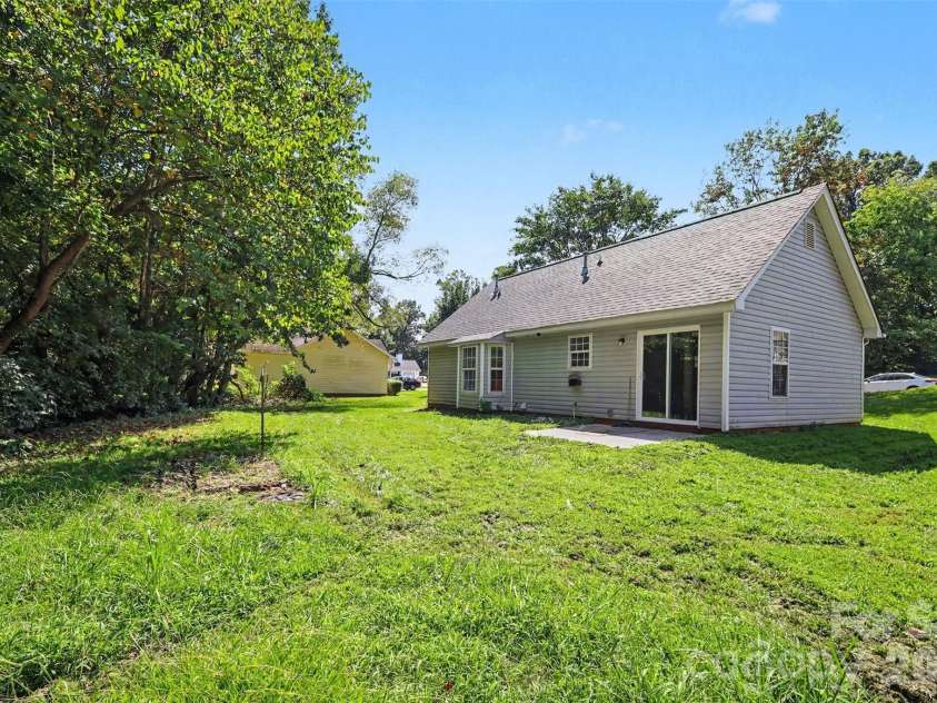 5718 Kirkdale Court, Charlotte, NC 28208.  MLS# CAR4424775, YatesRealty ID 51868. 