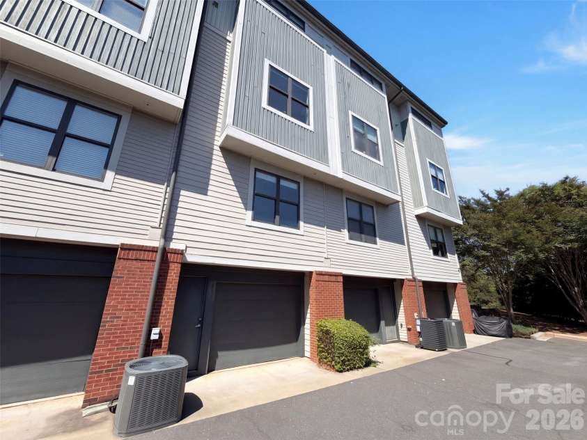 542 Mcdowell Street, Charlotte, NC 28204.  MLS# CAR4426458, YatesRealty ID 51874. 