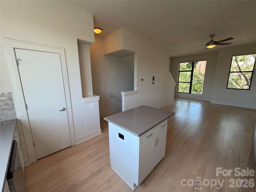 542 Mcdowell Street, Charlotte, NC 28204.  MLS# CAR4426458, YatesRealty ID 51874. 